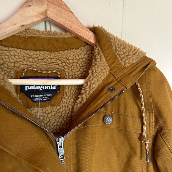 Patagonia Women's light brown hooded Jacket - Picture 2 of 5